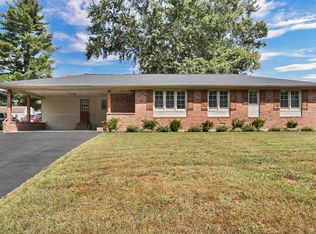 207 Donna Dr, Hopkinsville, KY 42240