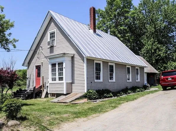 48 Starks Road, New Sharon, ME 04955