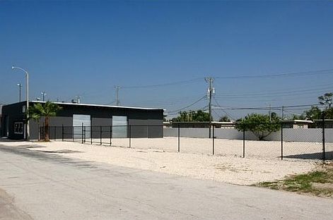 2nd image of 3075 SW 28th St