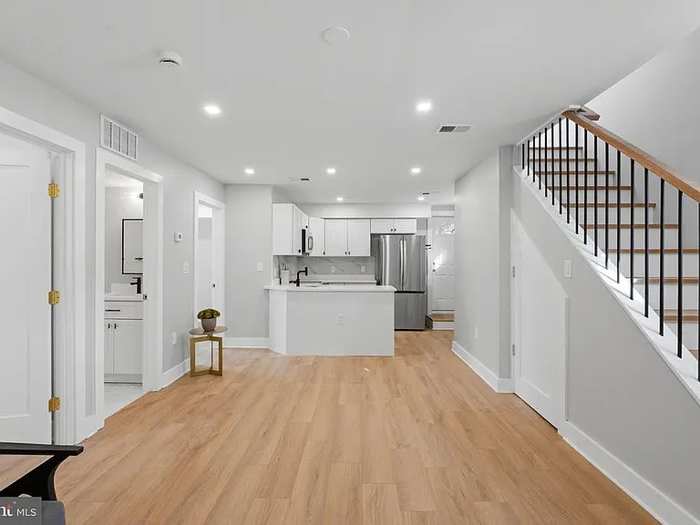 1301 Somerset Pl NW — Photo 6