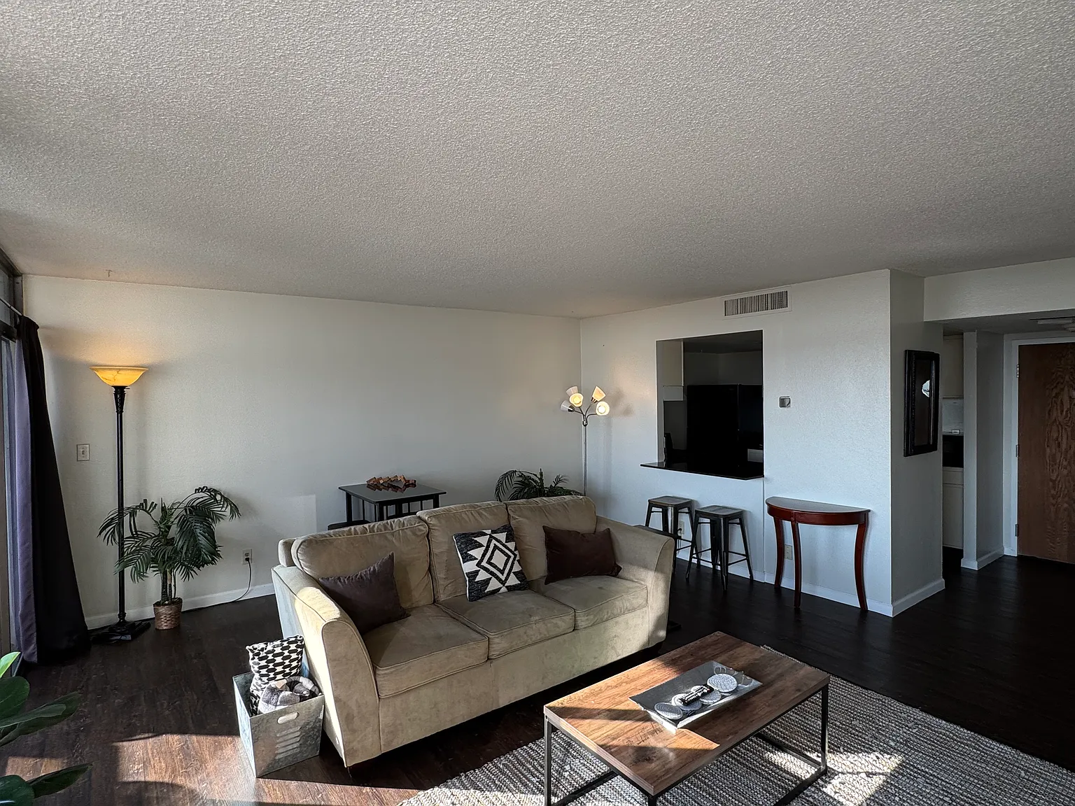 450 W 7th St — Photo 2