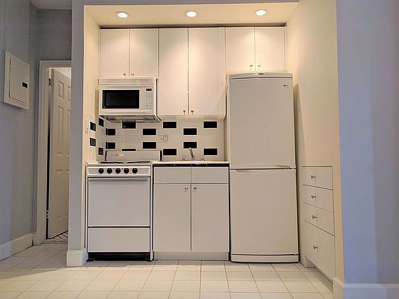 5th image of 9 71st Ave Unit M35
