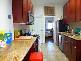 Rented by R New York