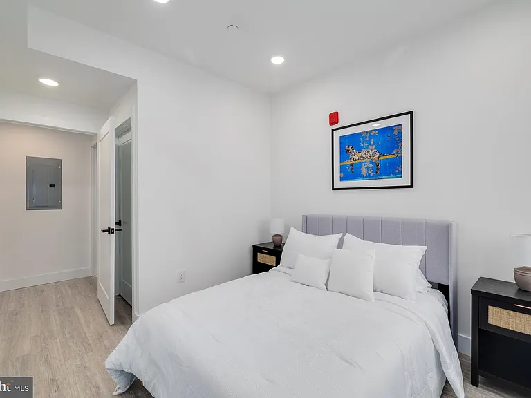 2400 E Huntingdon St #18-204 — Photo 4