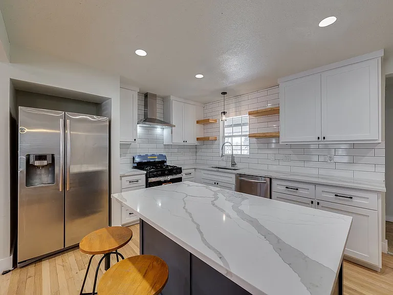 470 Dresden Dr — Photo 8