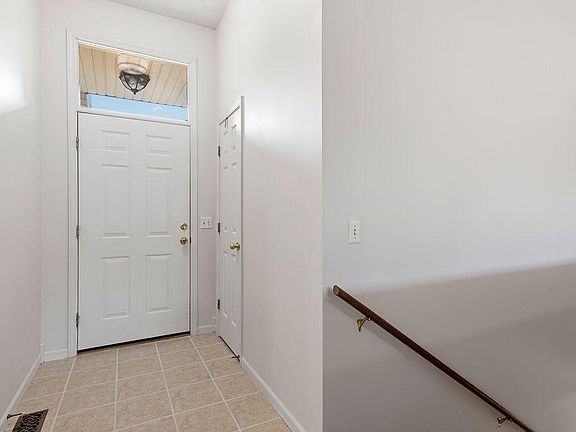 3rd image of 3333 S Lakeside Avenue