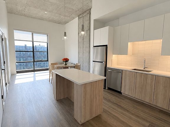 3rd image of 1032 W Leland Ave #1207