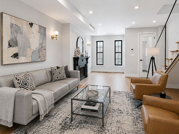 2nd image of 1373 Park Pl Floor 2