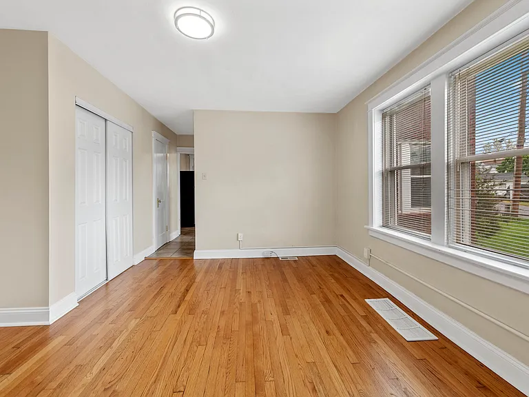 6019 Scanlan Ave #1E — Photo 5