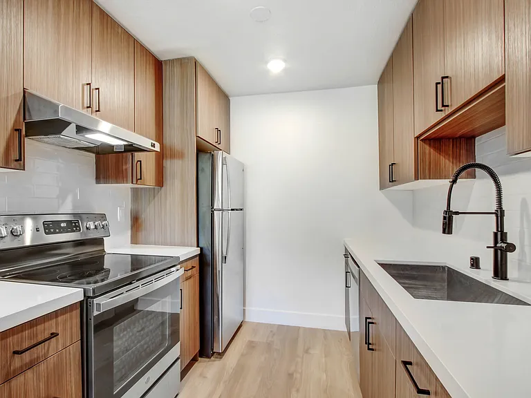 930 N Martel — Photo 11