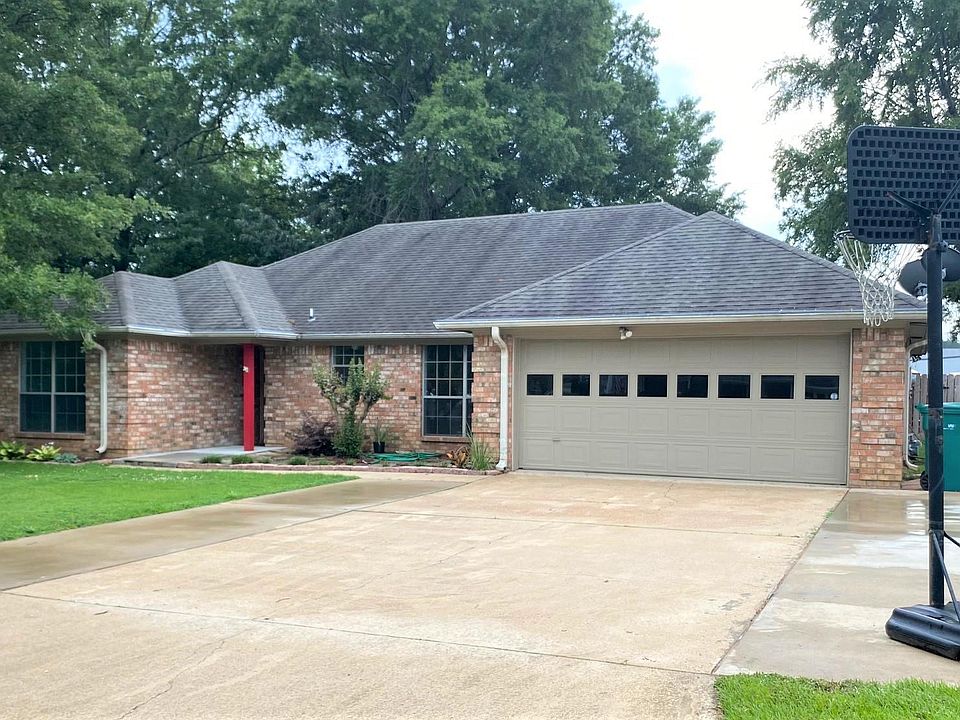 1st image of 1802 Woodway Dr