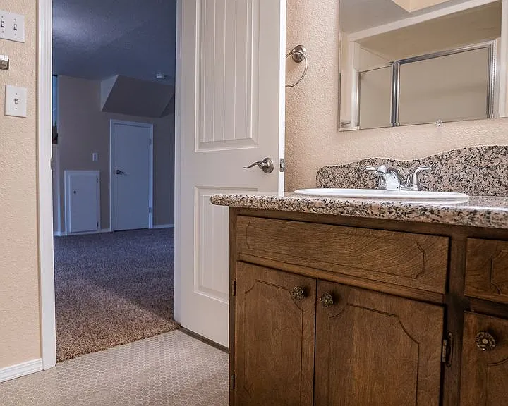 340 Denver St NE — Photo 36