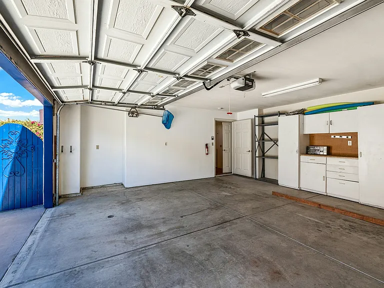 53180 Avenue Madero — Photo 39