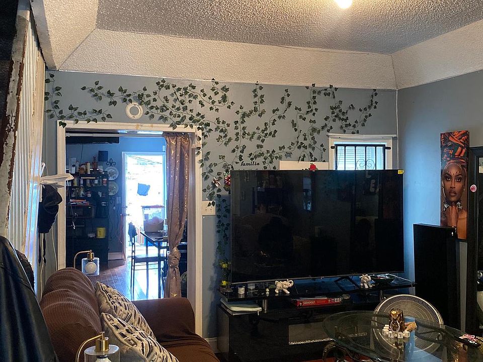 2nd image of 3576 Stouton St