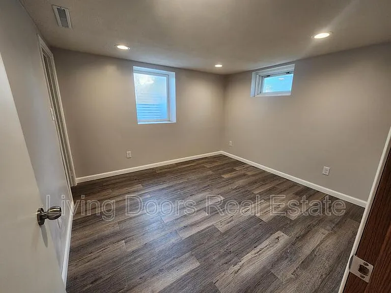 914 N 6th St — Photo 9