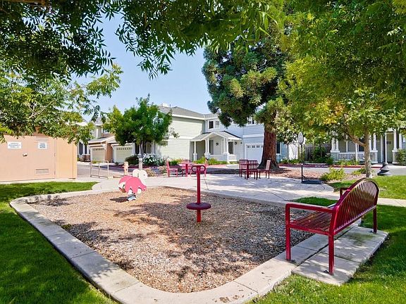 3rd image of 219 Granada Park Cir