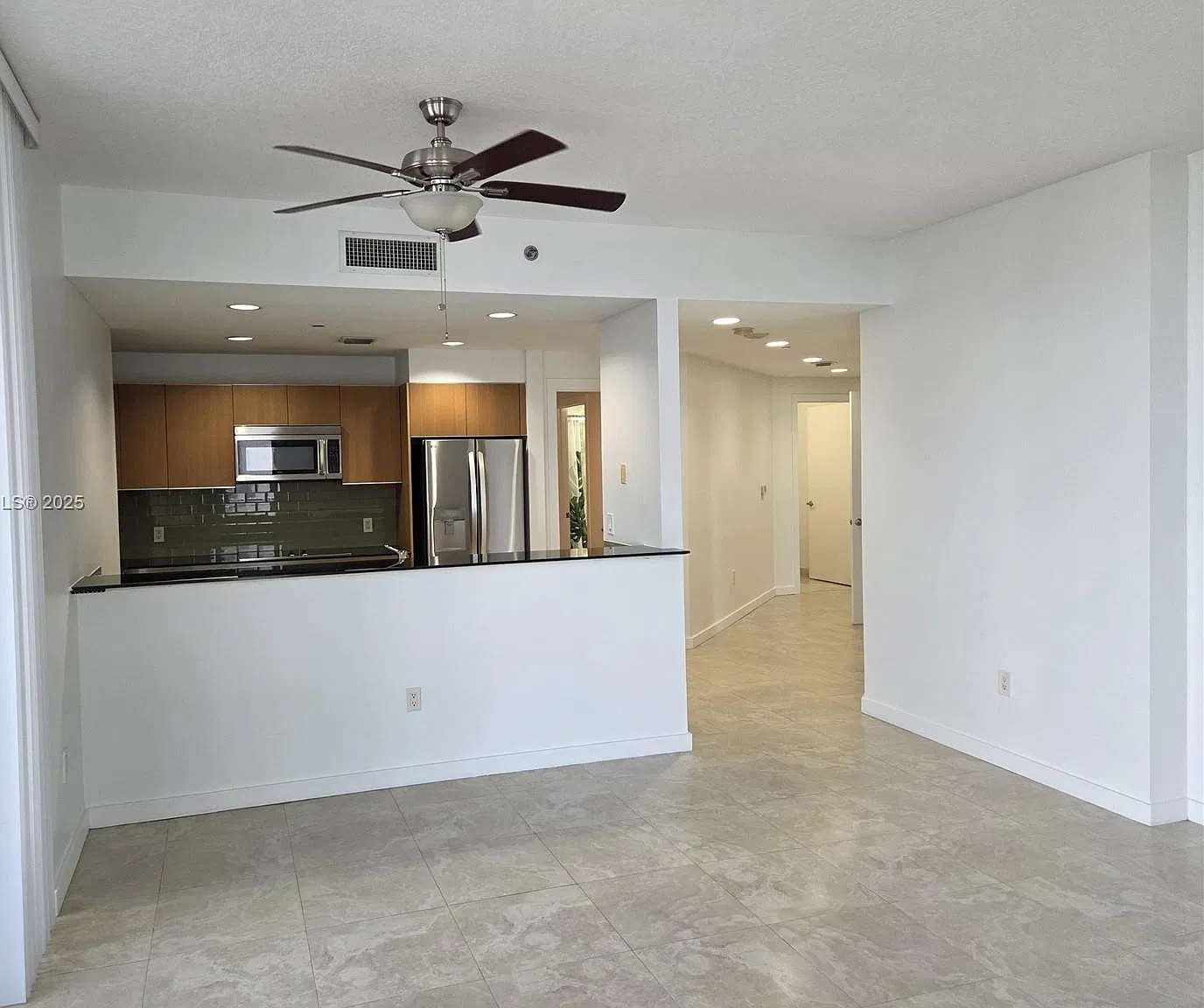2 bed, 2.5 bath, 1268 sqft, $3,990 — Photo 3