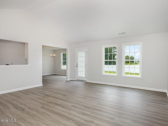 5th image of 89 W Emily Gardens Drive