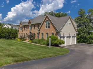 3 Carriage Hill Rd, Shrewsbury, MA 01545