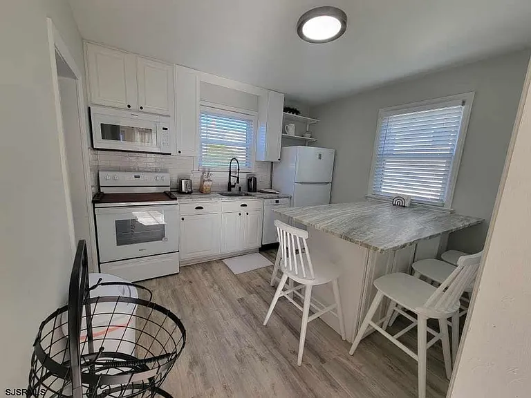 209 N Granville Ave — Photo 7