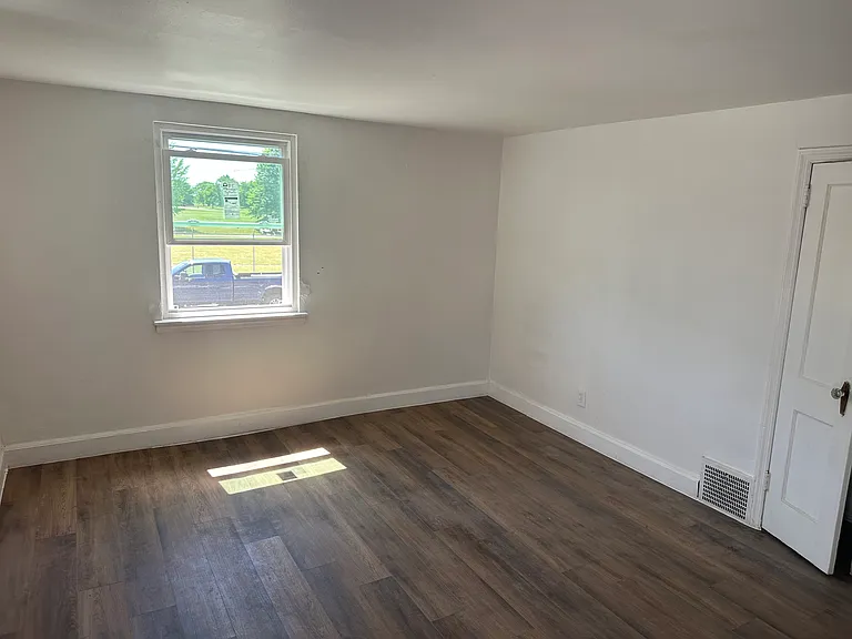 638 E Carver St #1 — Photo 2