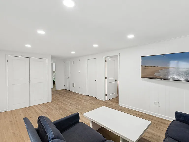 18 Sylvan Ln — Photo 6