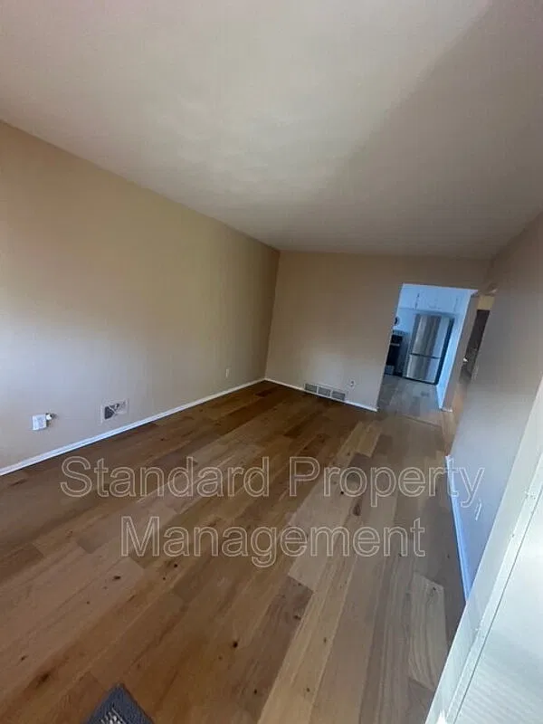 3 bed, 1.5 bath, 1166 sqft, $1,675 — Photo 2
