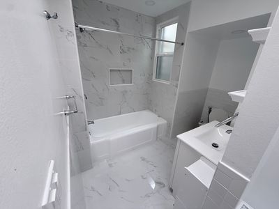 1546 42nd Ave - Image 4