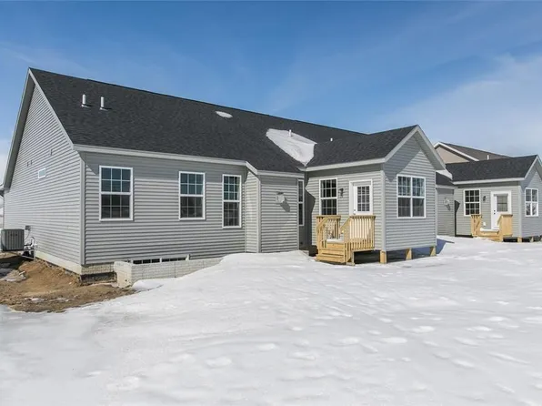 601 Stone Hedge Dr NW, Cedar Rapids, IA 52405