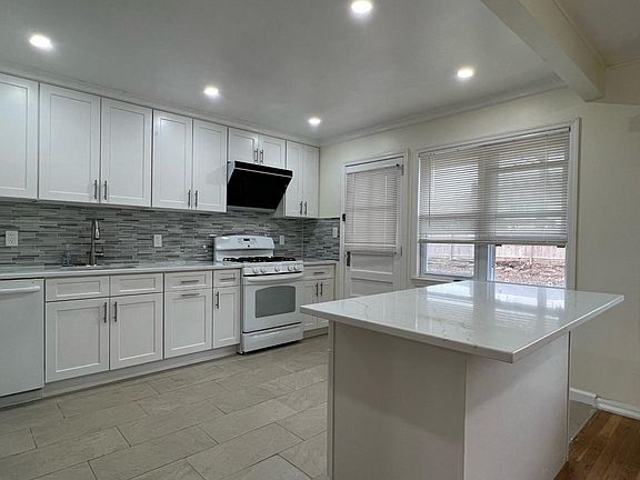 5th image of 112 Oakwood Dr