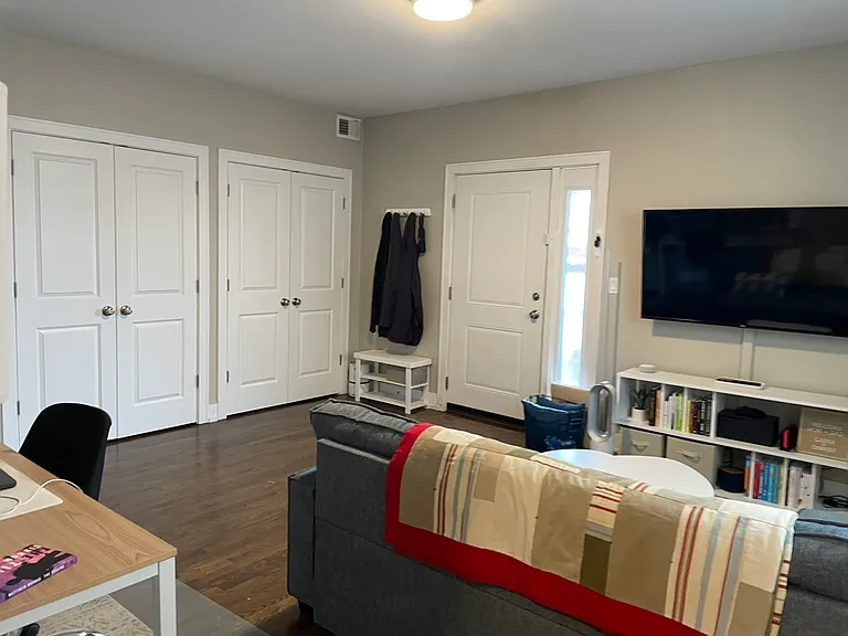 1212 W Henderson St #1 — Photo 8