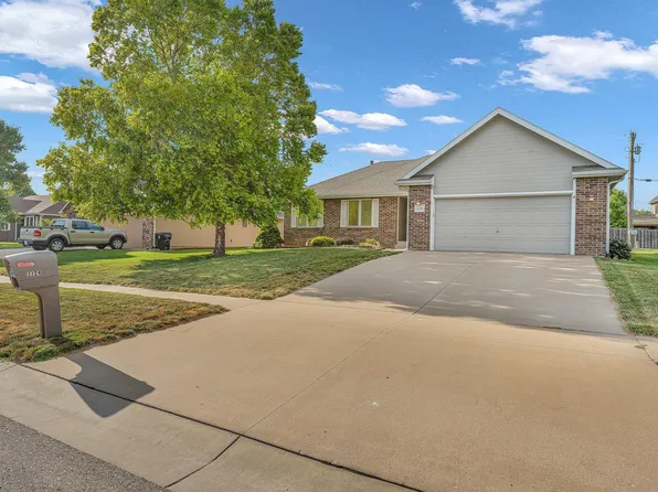 7724 SW 27th St, Topeka, KS 66614