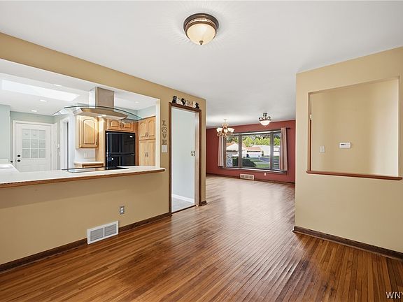 5th image of 13 Farwell Dr