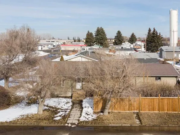 2301 N 21st Ave, Bowden, AB T0M 0K0