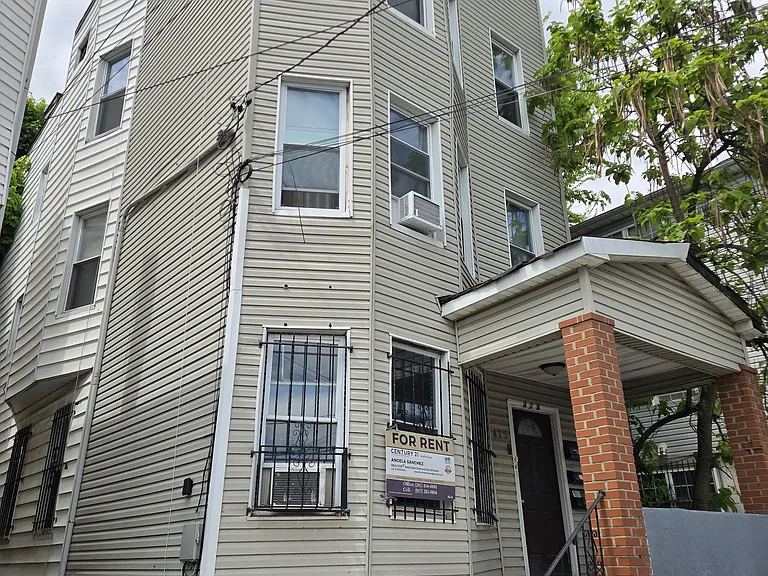 475 S 19th St #1 — Photo 1