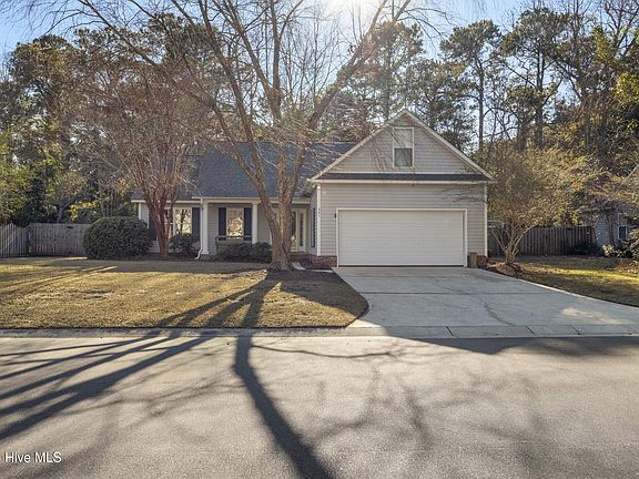 3rd image of 641 Grey Squirrel Drive