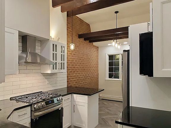 4th image of 67-67 Alderton St #1