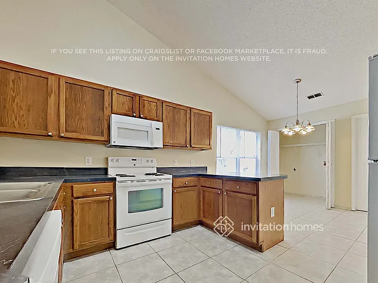 1813 Snaresbrook Way — Photo 7