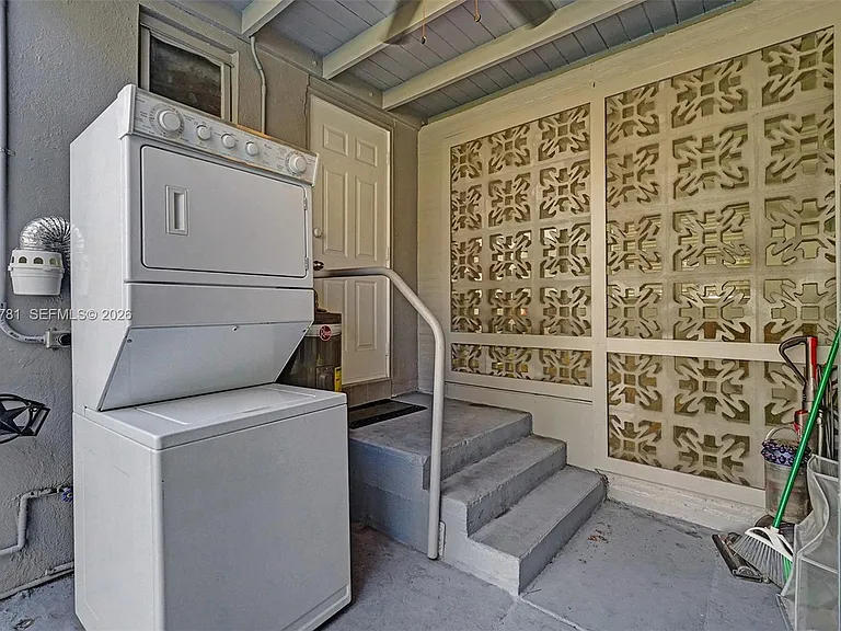 529 NW 8th St — Photo 14