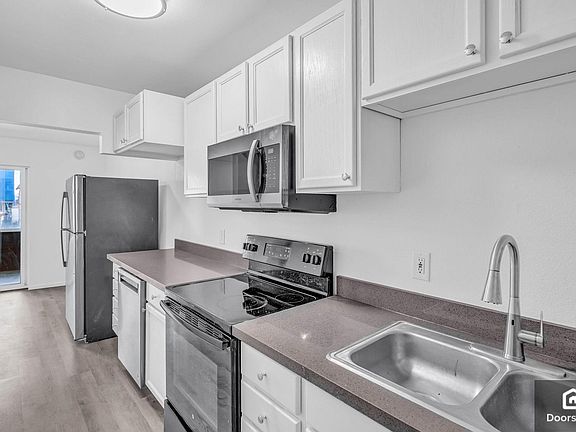 3rd image of 1419 23rd Ave Unit B