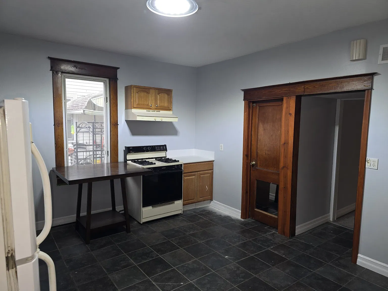 3 bed, 1000 sqft, $1,300 — Photo 3