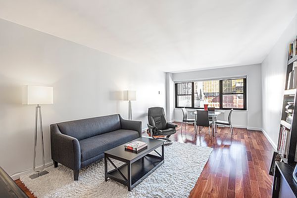 1st image of 20 W 64th St APT 9l