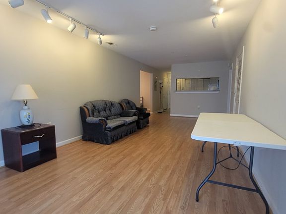5th image of 929 Morreene Rd APT A13