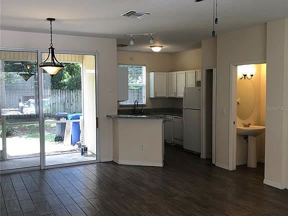 2nd image of 2212 Golden Oak Ln