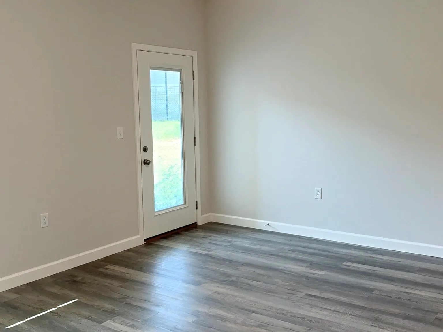 2 bed, 1000 sqft, $995 — Photo 2