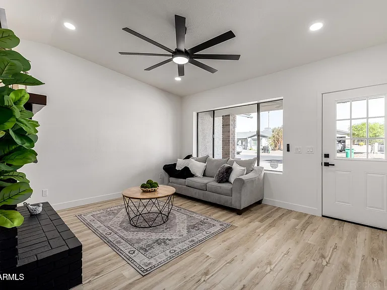 4749 E Contessa St — Photo 8