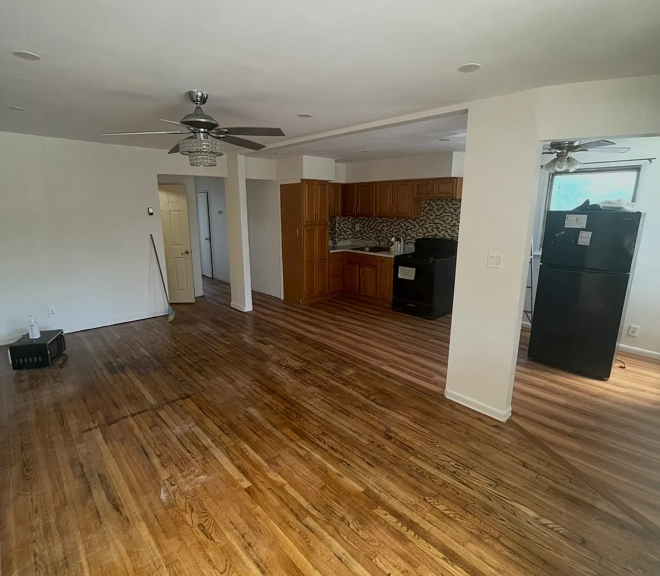 2 bed, 1000 sqft, $3,100 — Photo 2