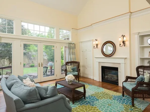 57 Clubhouse Dr, Hingham, MA 02043