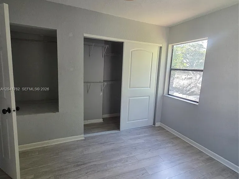 46 SE 10th St #3 — Photo 6