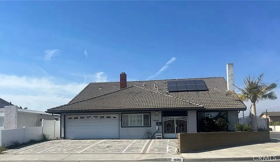10485 La Sombra Ave